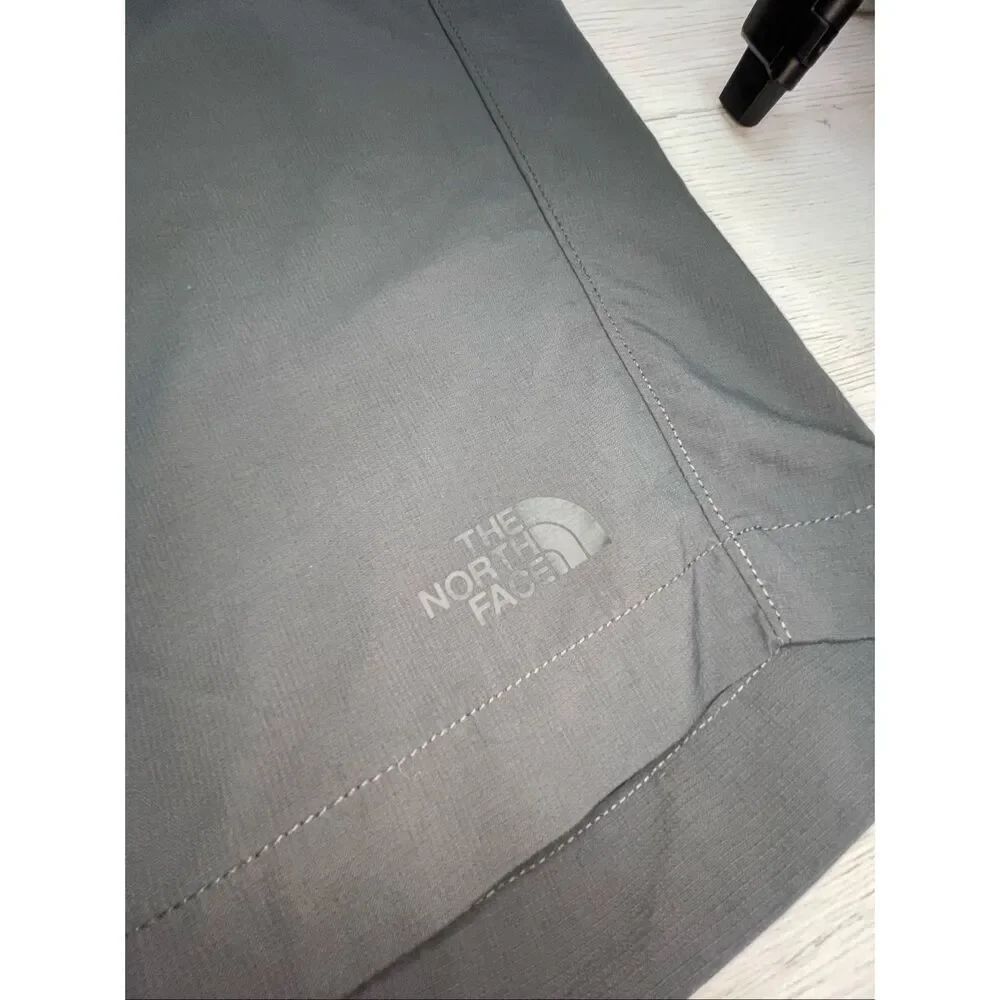 The North Face Men’s Shorts Dark Gray Size 38